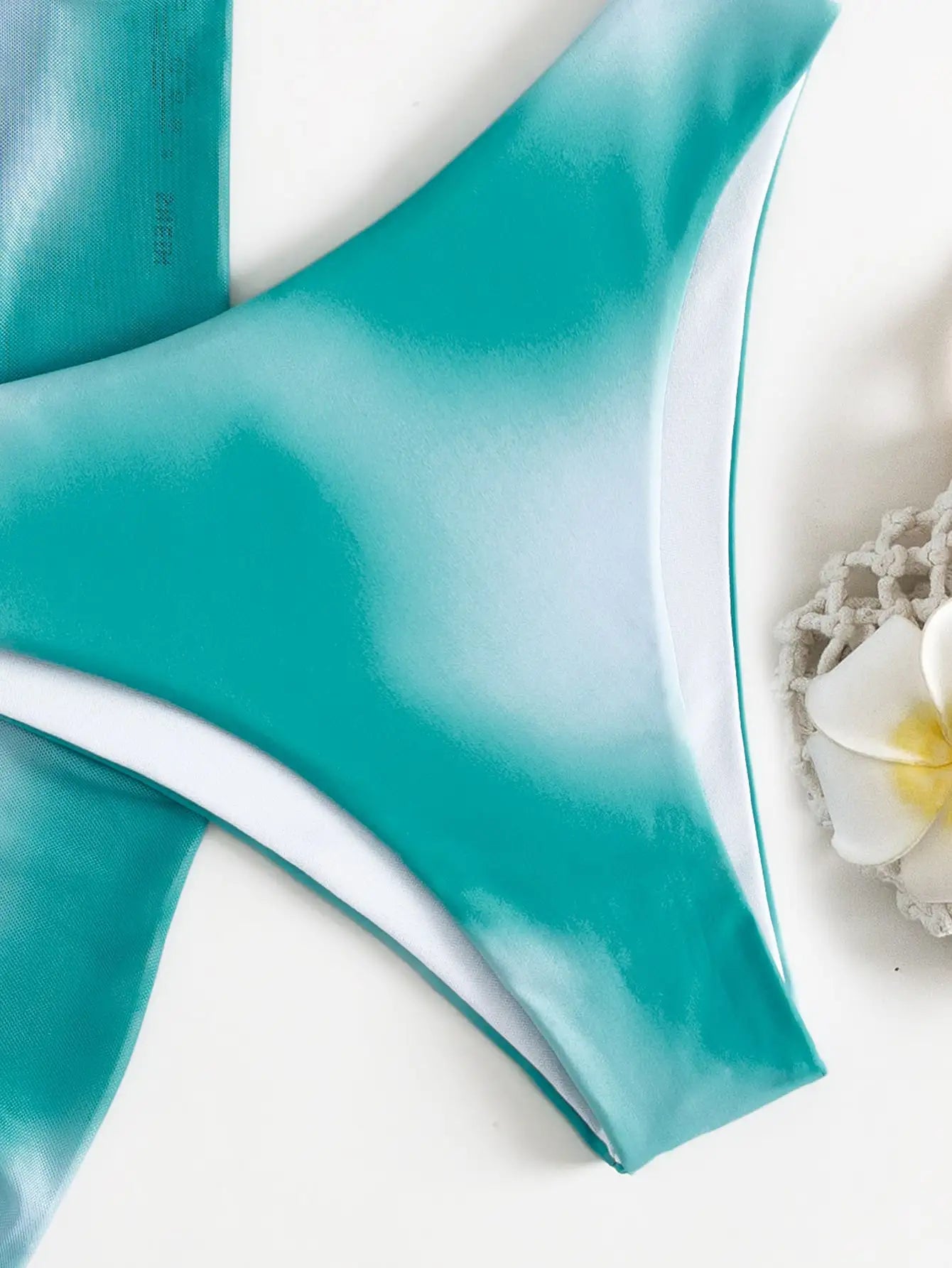 Maillot de bain 3 pièces dégradé avec jupe – Style été 2025